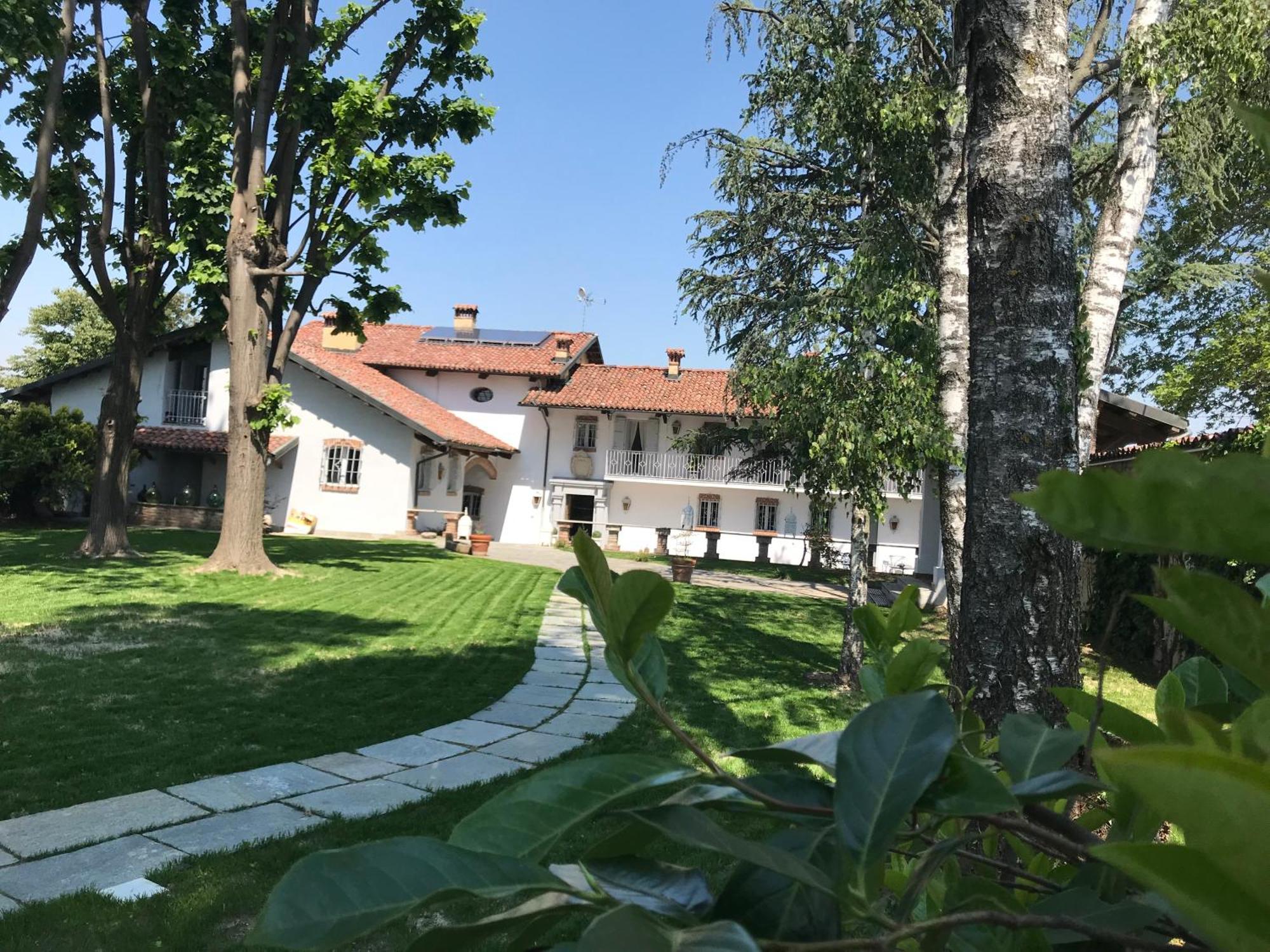 Antica Villa Cuneo- Guest House - "B&B E Non Un Hotel A Cuneo" מראה חיצוני תמונה